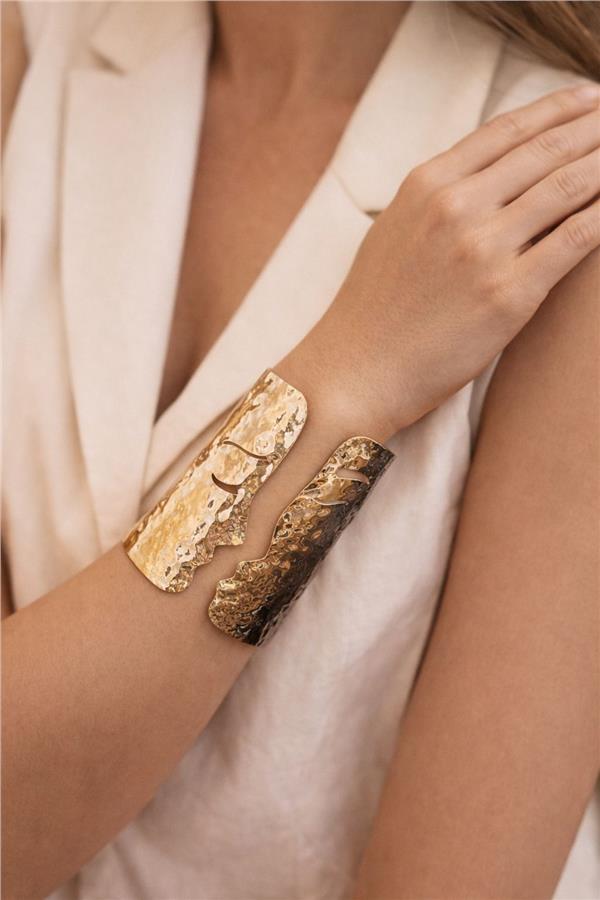 Abigail El Yapımı Dokulu Altın Renk Modern Tasarım Manşet Bileklik